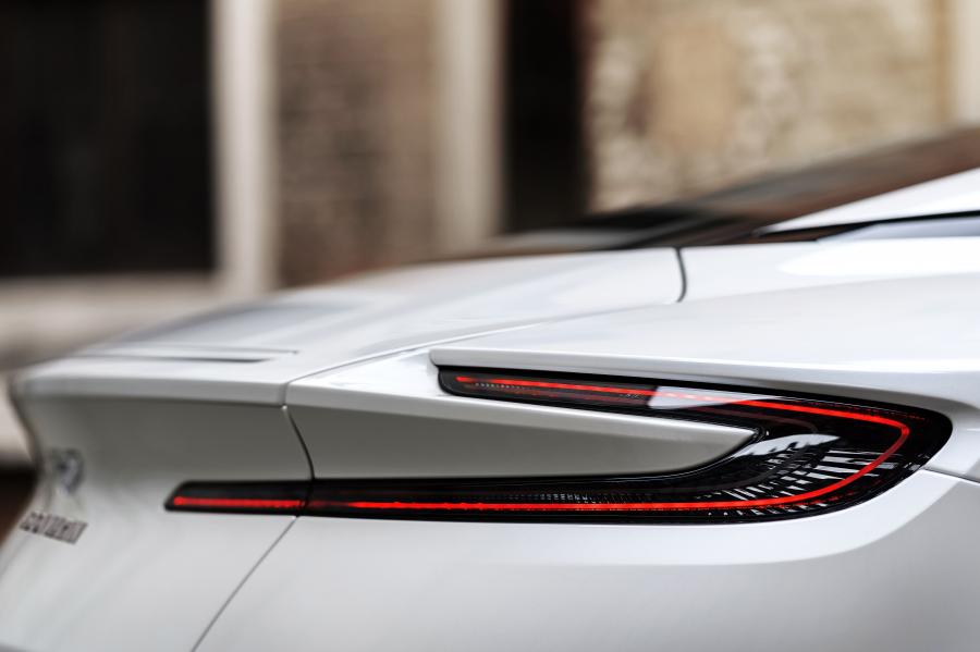 Детали экстерьера Aston Martin DB11 V8 2017 года  (WW) (фото 13 из 25)